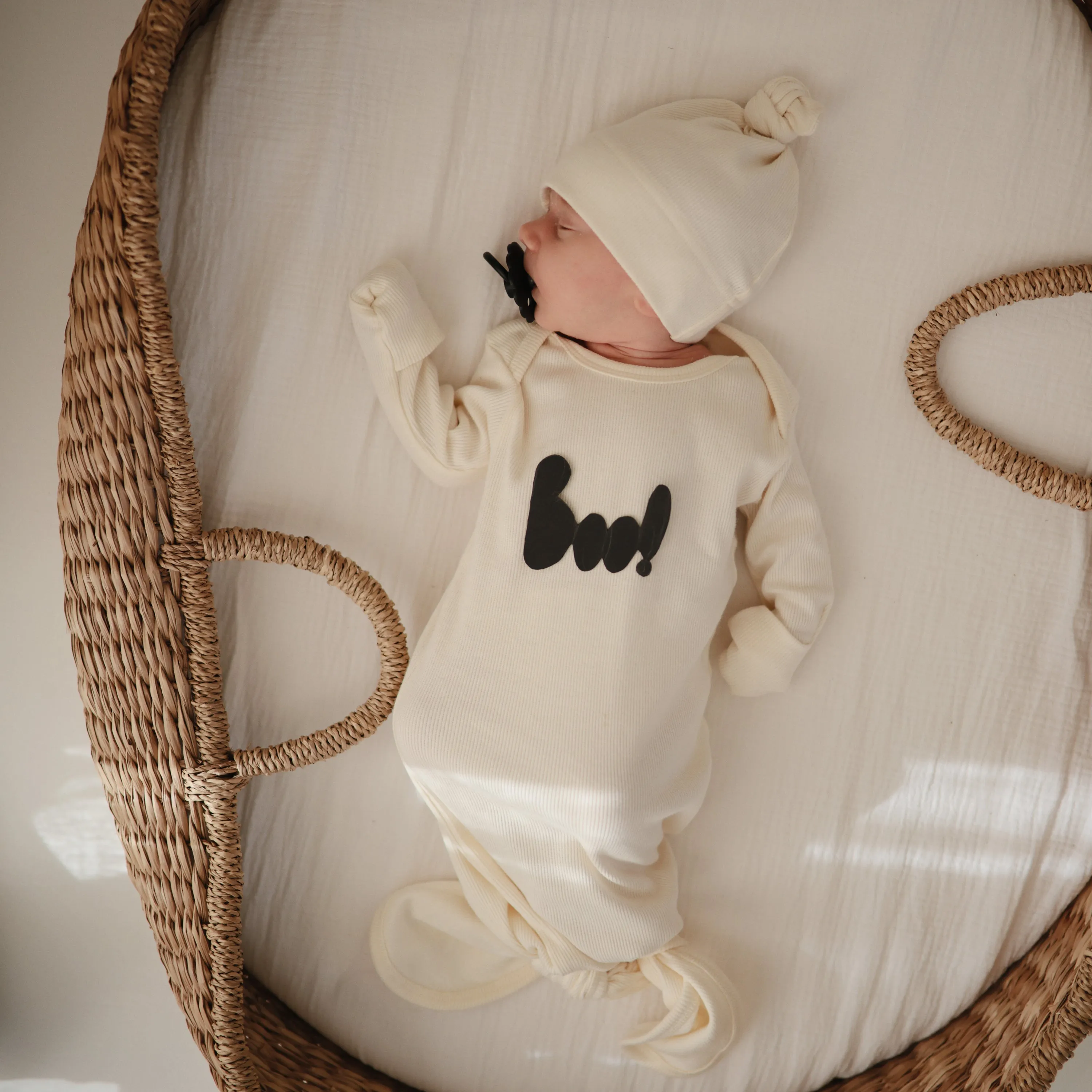 Ribbed Knotted Baby Gown   Beanie Set