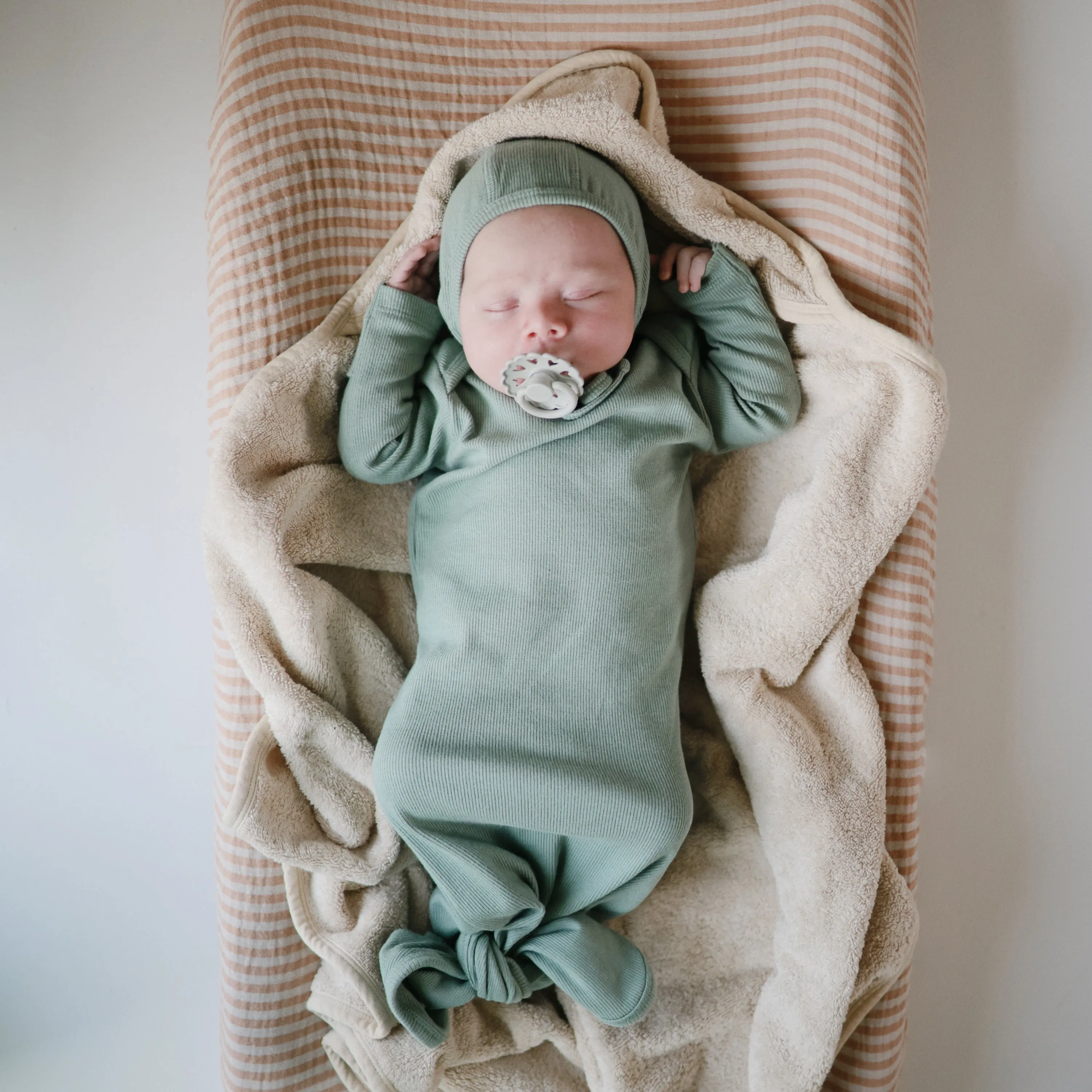 Ribbed Knotted Baby Gown   Beanie Set