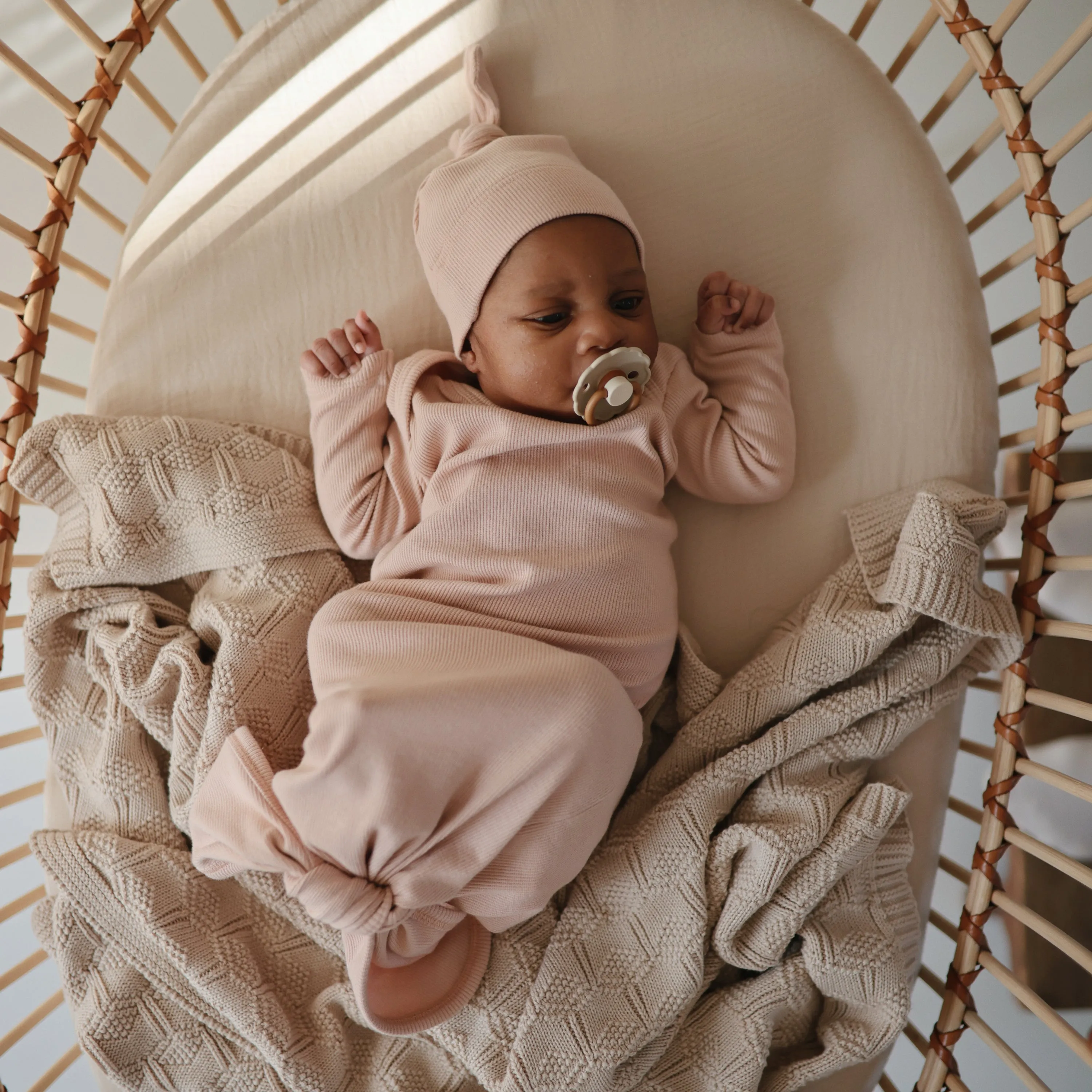 Ribbed Knotted Baby Gown   Beanie Set